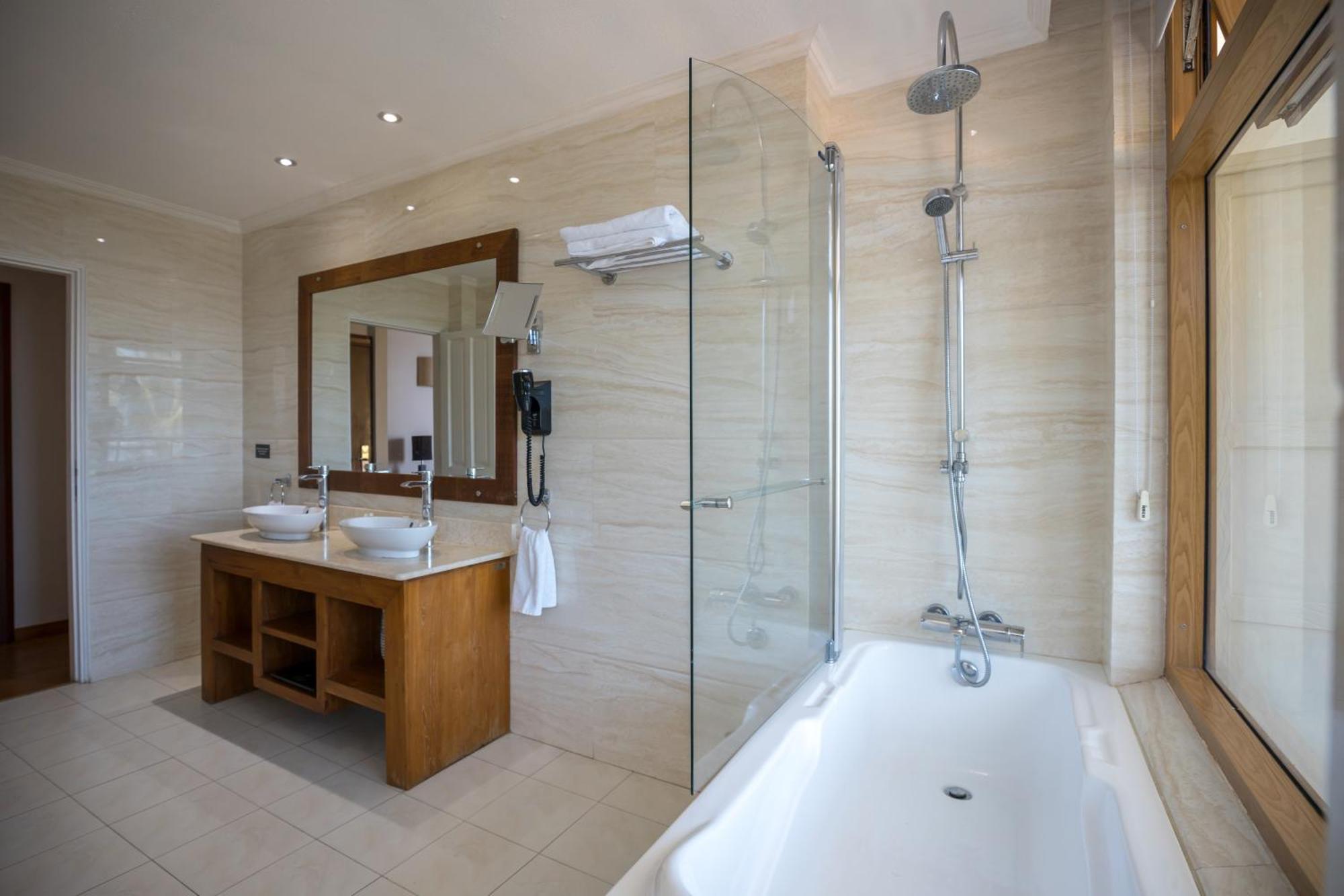 Crown Beach Hotel Seychelles Pointe Au Sel Экстерьер фото