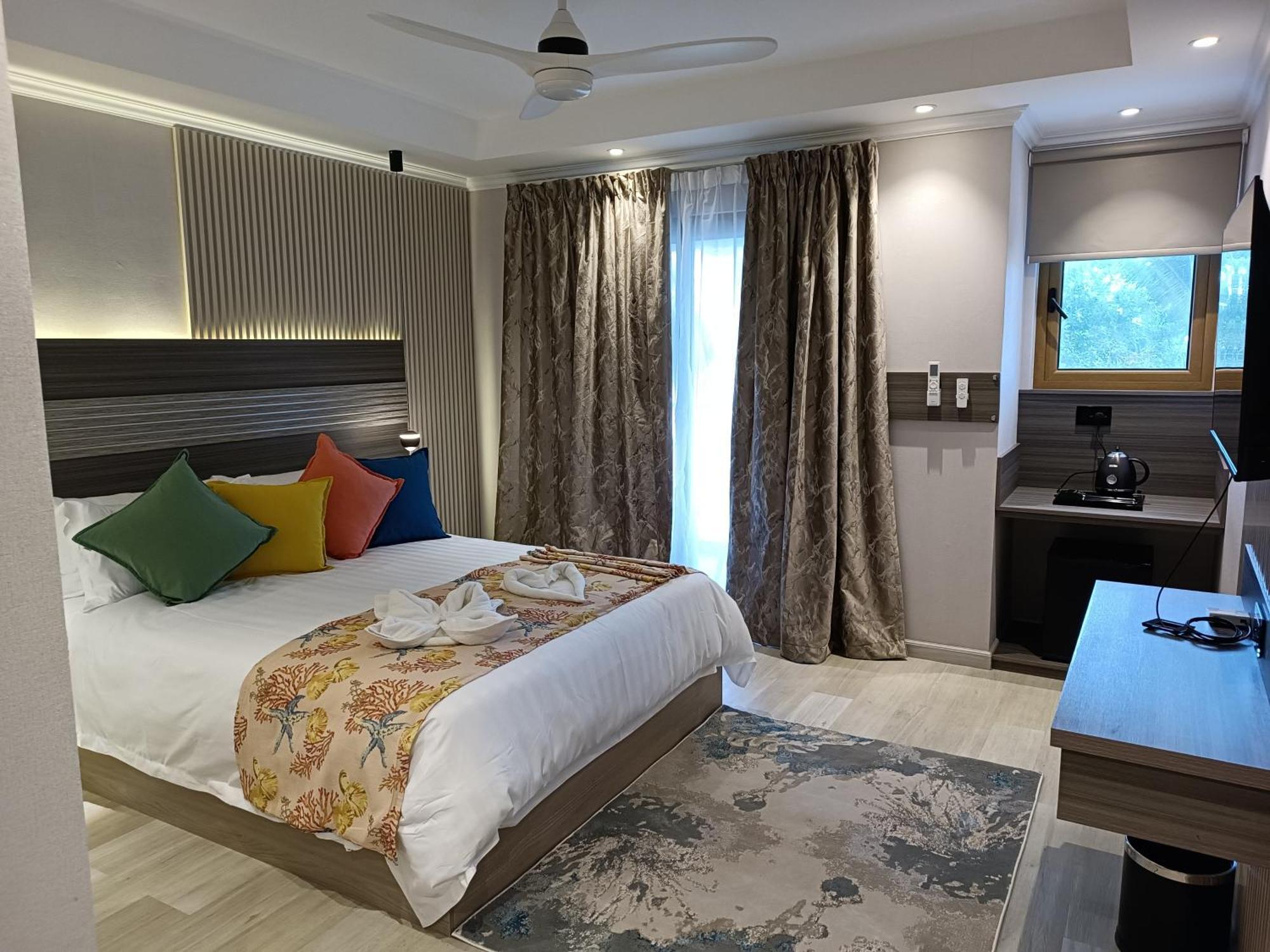 Crown Beach Hotel Seychelles Pointe Au Sel Экстерьер фото