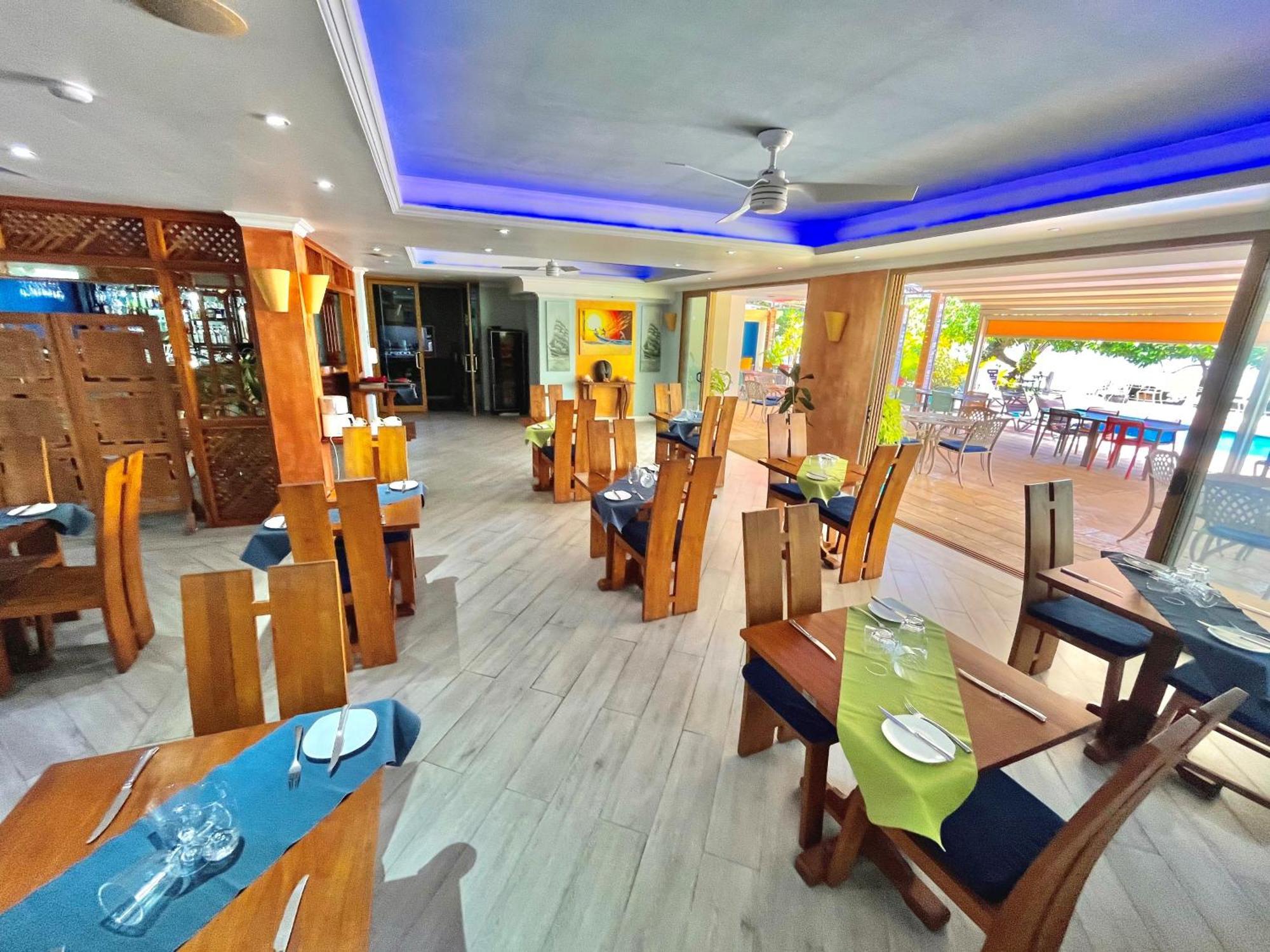 Crown Beach Hotel Seychelles Pointe Au Sel Экстерьер фото