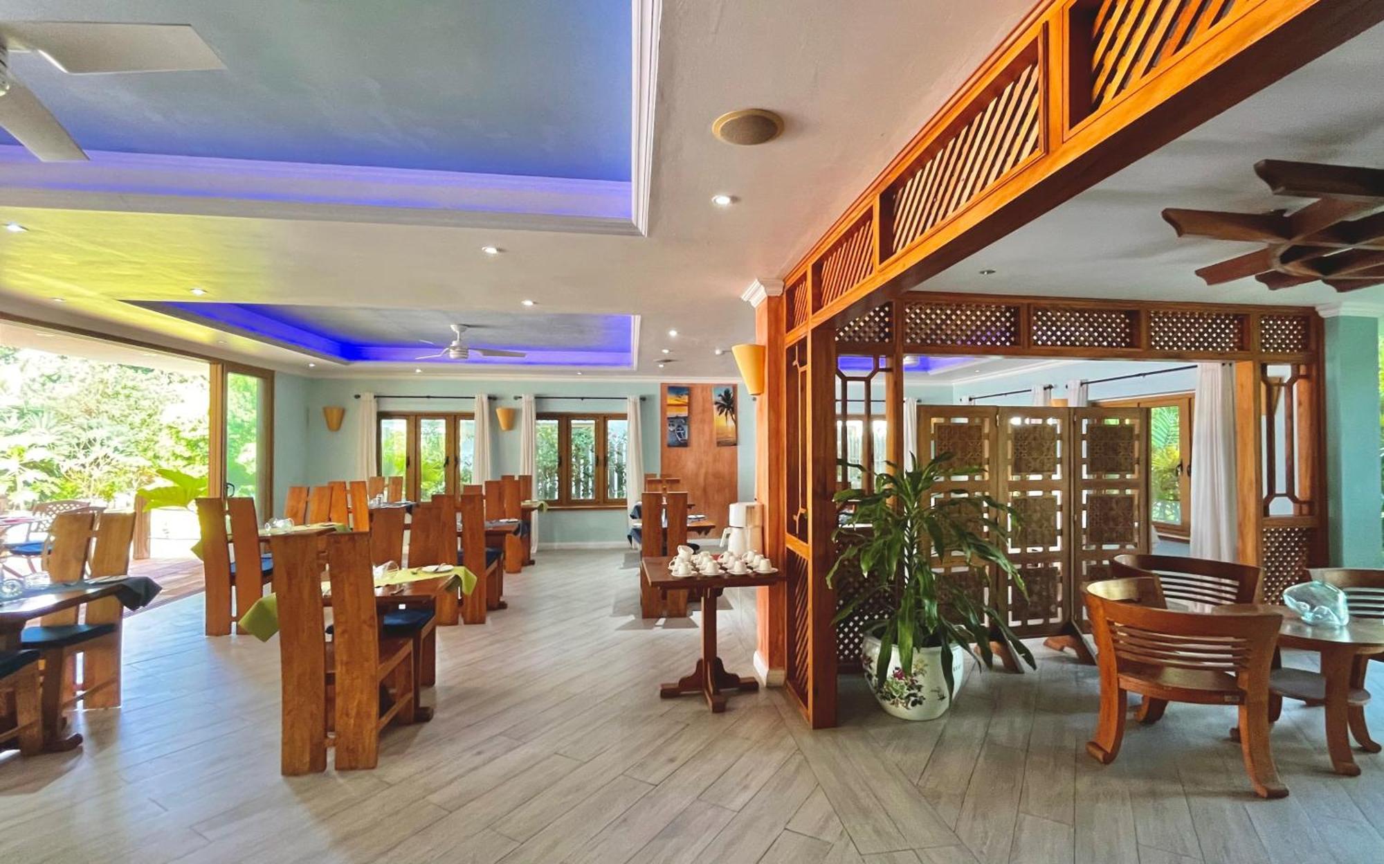 Crown Beach Hotel Seychelles Pointe Au Sel Экстерьер фото